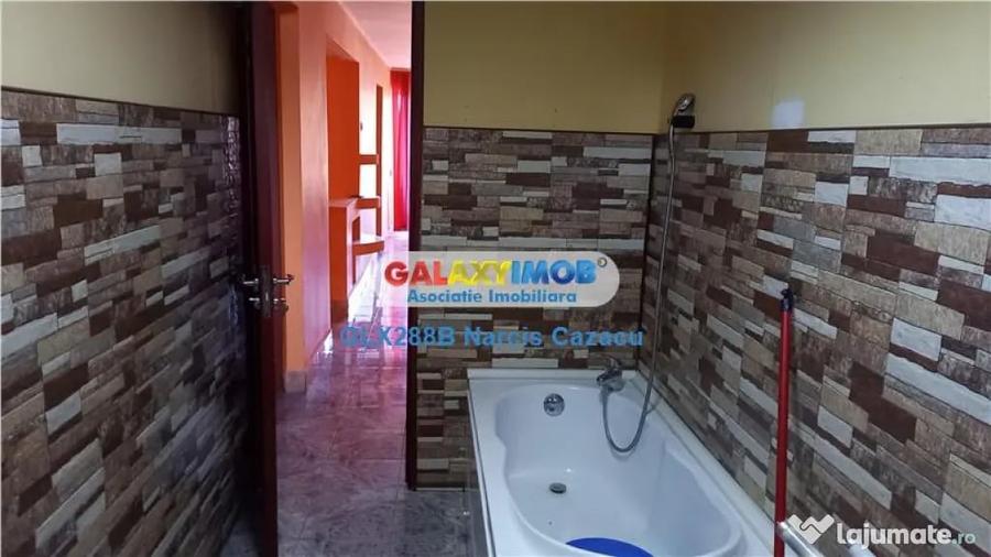 Casă cu 7 camere cu Teren 359 Mp în 1 Mai