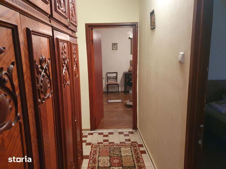Apartament cu 4 camere decomandat în Drumul Taberei