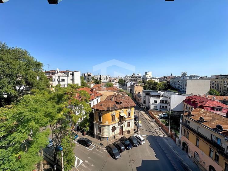 Apartament cu 4 camere semidecomandat, mobilat în Cișmigiu