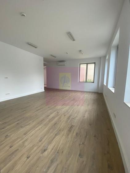 Apartament cu 4 camere decomandat în Rosetti