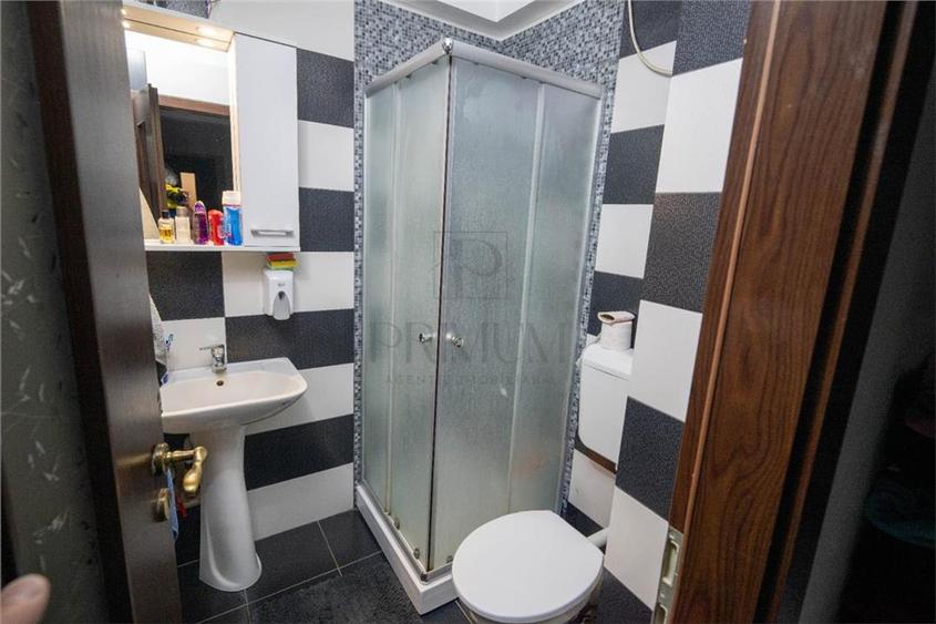 Apartament cu 4 camere decomandat, mobilat în Soarelui
