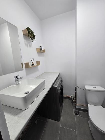 Apartament cu 4 camere decomandat în Central