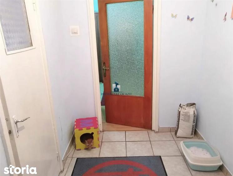 Apartament cu 3 camere semidecomandat în Giurgiului