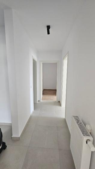 Apartament cu 3 camere decomandat, mobilat în Tractorul