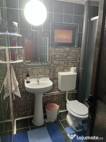 Casă cu 4 camere cu Teren 692 Mp în Vlădesti