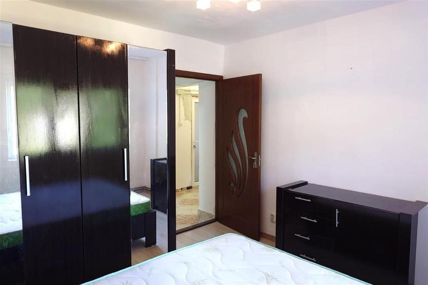 Apartament cu 3 camere decomandat, mobilat în Crișcior