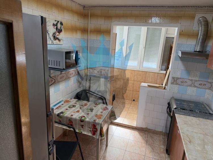 Apartament cu 3 camere decomandat, mobilat în Vitan