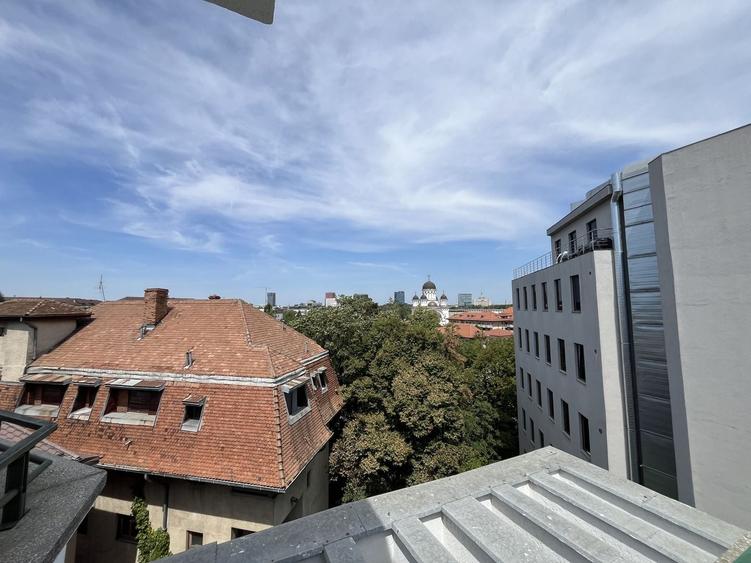 Apartament cu 3 camere decomandat, mobilat în Arcul de Triumf