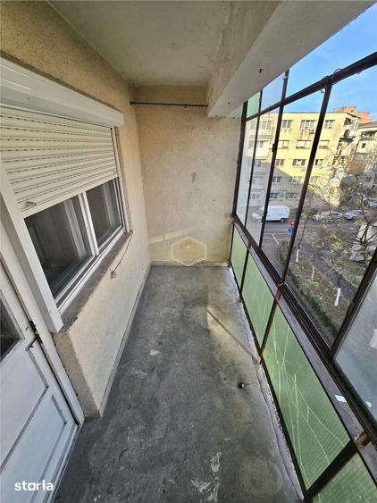 Apartament cu 3 camere decomandat în Micro 16