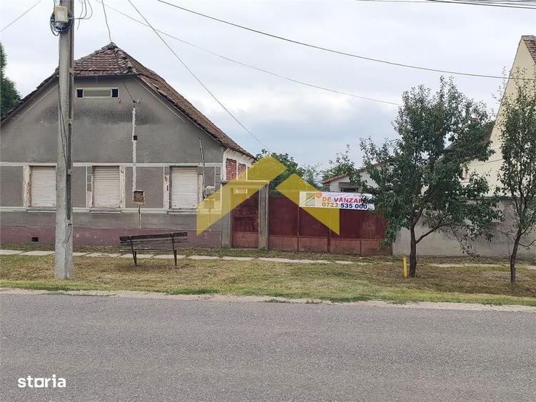 Casă cu 5 camere cu Canalizare în Central