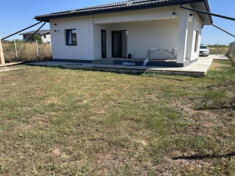 Casă cu 3 camere în Mogoșești