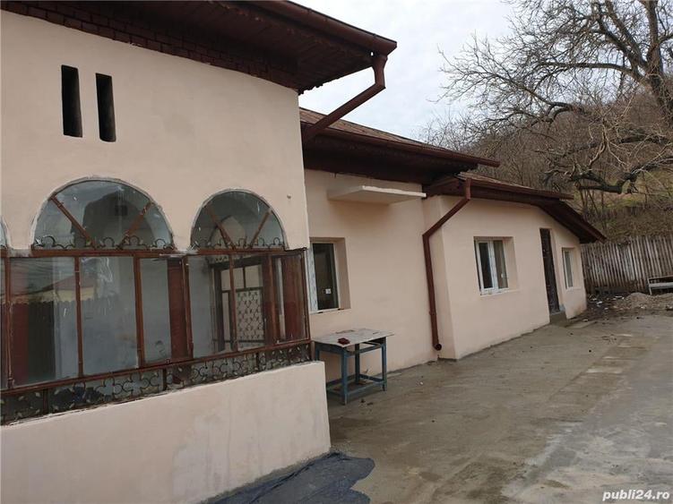 Casă cu 4 camere în Gura Ocniței