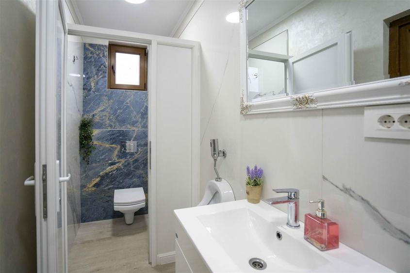 Casă individuală cu 6 camere decomandat cu Teren 1880 Mp în Oncea