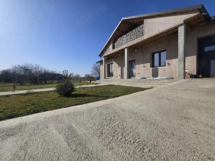 Casă cu Teren 2000 Mp în Școlilor