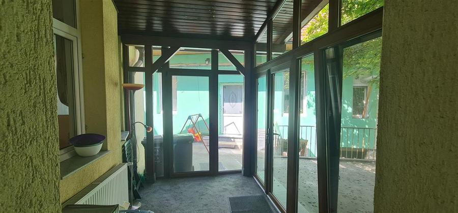 Apartament cu 2 camere semidecomandat, mobilat în Pârneava