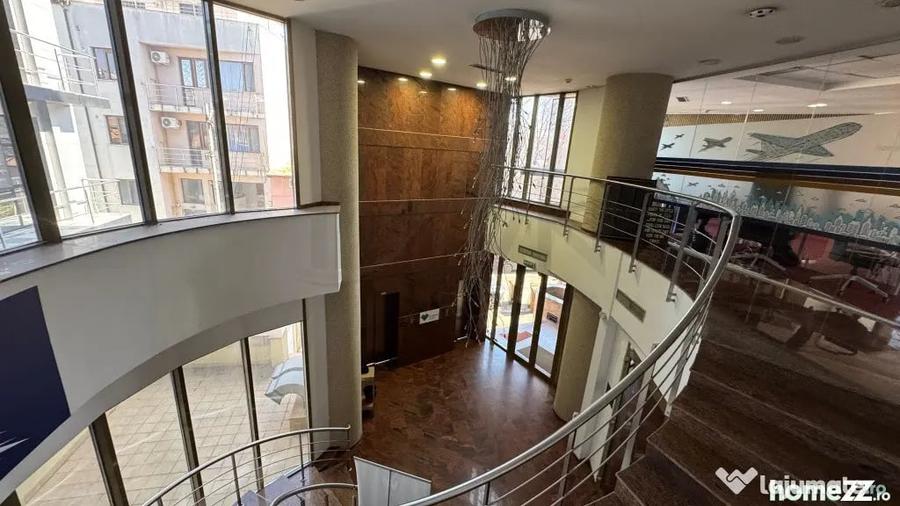 Spațiu comercial, de 1,200 mp, în Victoriei