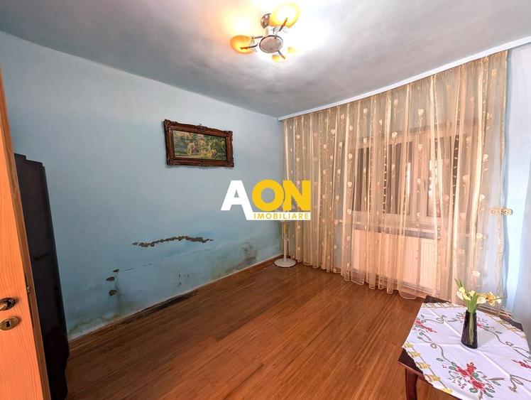 Casă individuală cu 4 camere cu Canalizare în Sud