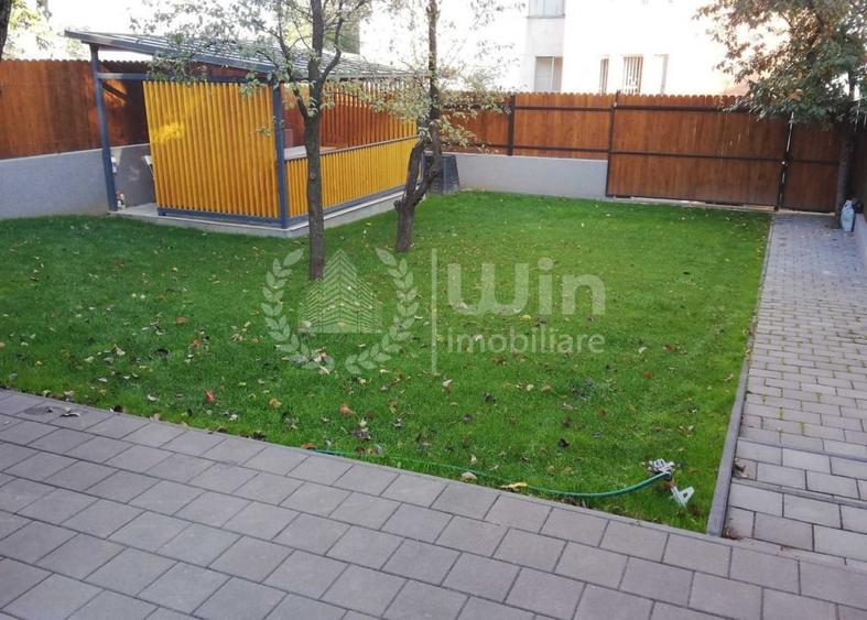 Casă individuală cu 14 camere cu Canalizare în Zorilor