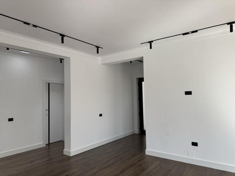 Casă cu 4 camere în Exterior Vest