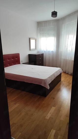 Apartament cu 3 camere decomandat în Torontalului