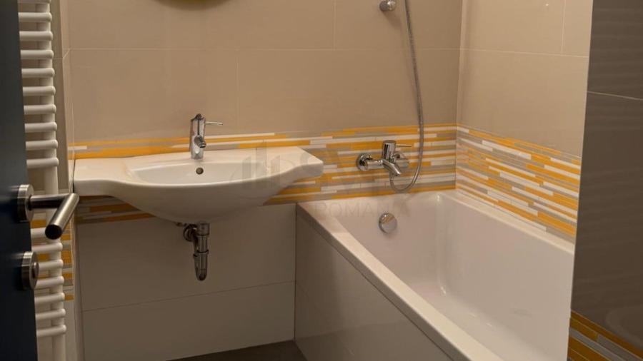 Apartament cu 3 camere decomandat, mobilat în Barbu Văcărescu