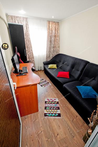 Apartament cu 3 camere decomandat în Micro 16