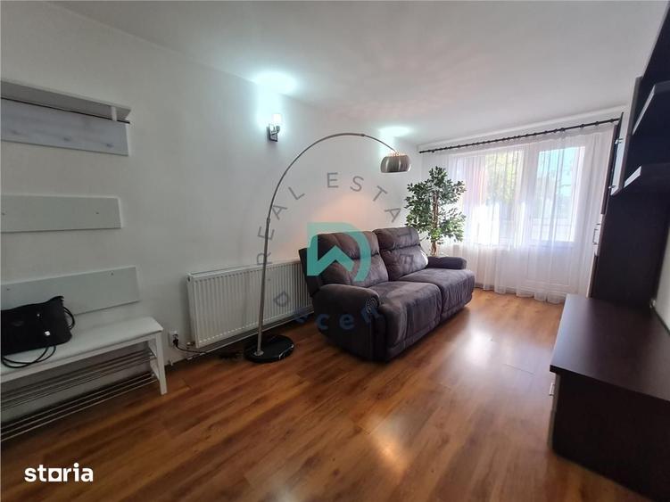 Apartament cu 3 camere semidecomandat în Triaj