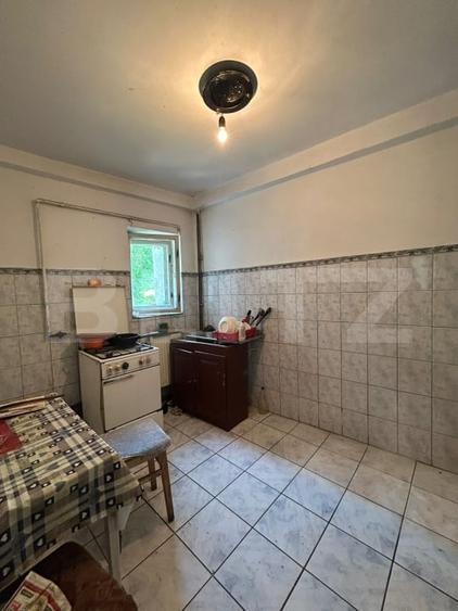 Casă individuală cu 10 camere cu Canalizare în Central