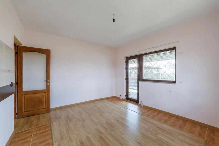Casă cu 6 camere cu Teren 705 Mp în Central