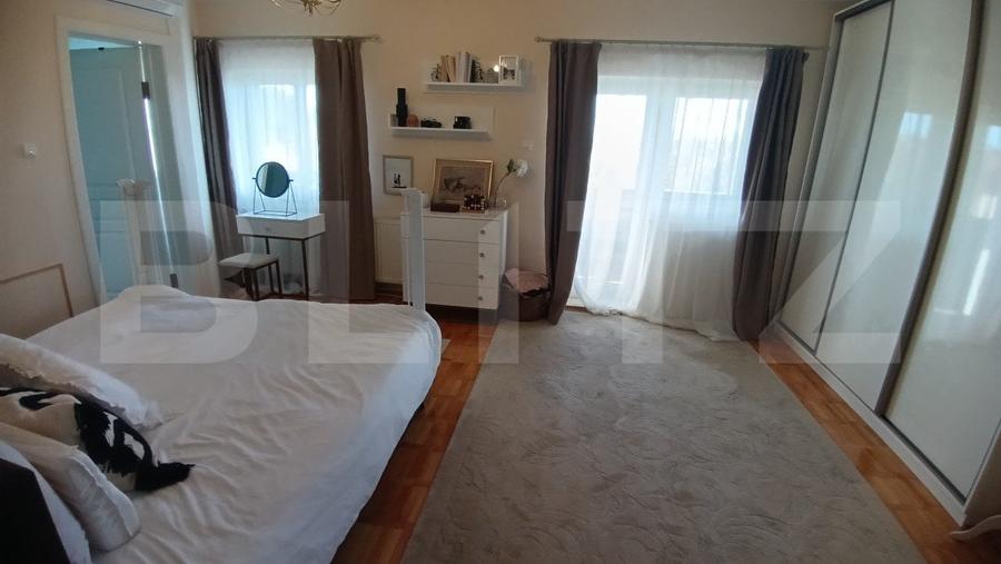 Casă individuală cu 7 camere cu Canalizare în Cetate