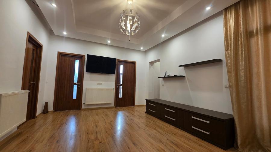 Apartament cu 3 camere semidecomandat în Alba Iulia