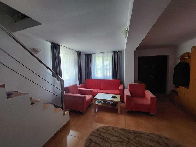 Casă cu 4 camere în Central