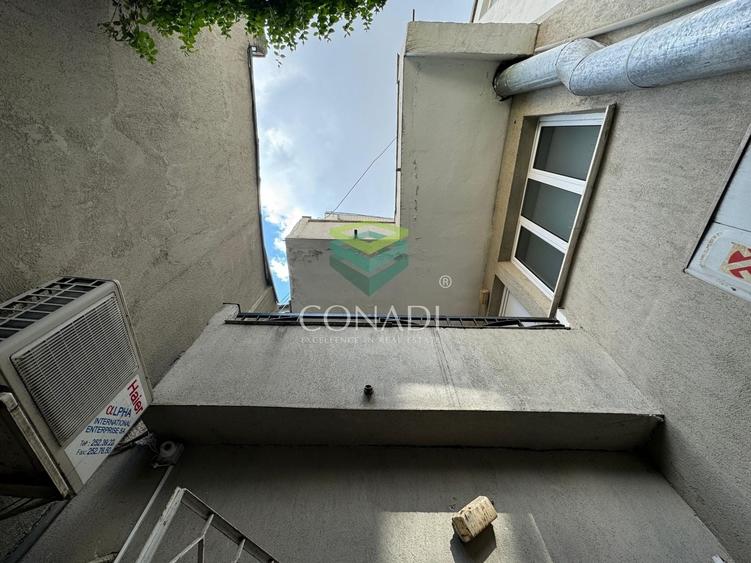 Casă individuală cu 15 camere cu Canalizare în Cotroceni