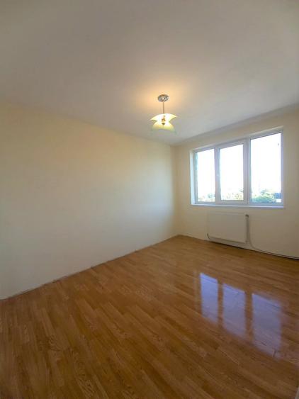 Apartament cu 3 camere decomandat în Exterior Vest