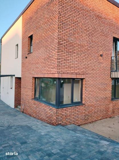 Casă cu 5 camere cu Teren 300 Mp în Central