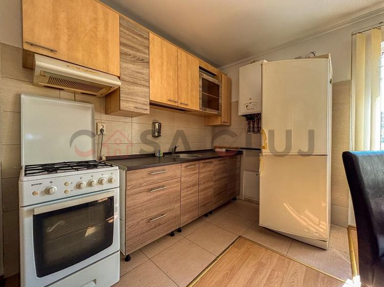 Apartament cu 3 camere semidecomandat, mobilat în Bună Ziua