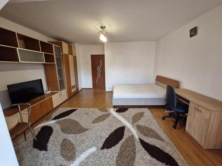 Garsonieră decomandată în Central