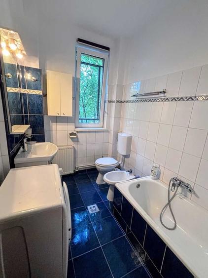Apartament cu 3 camere decomandat în Jiului