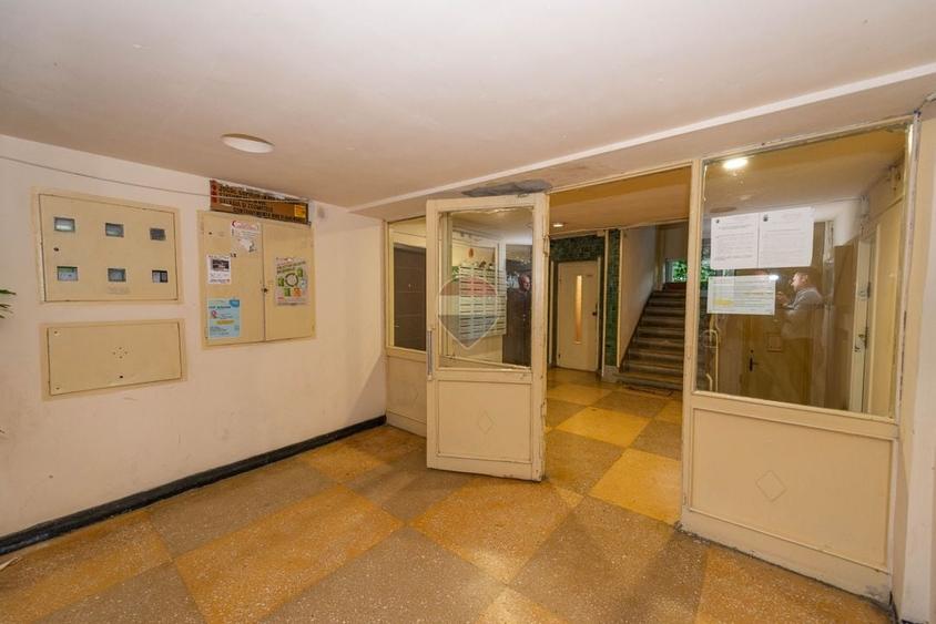 Apartament cu 3 camere semidecomandat, mobilat în Titan