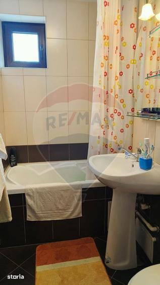 Apartament cu 2 camere, mobilat în Micro 13