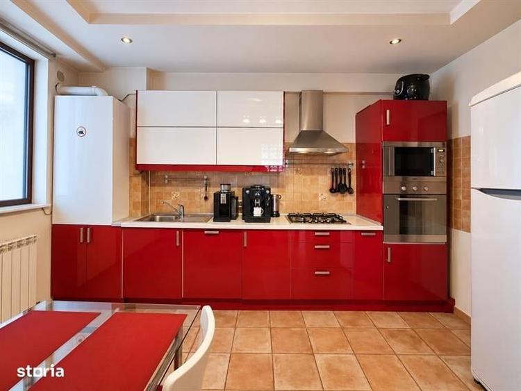 Apartament cu 3 camere semidecomandat în Aviatorilor