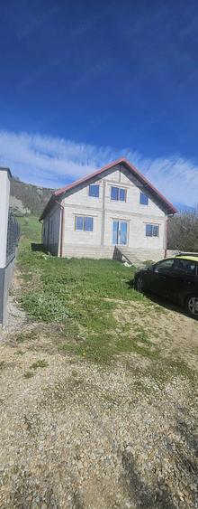 Casă cu Teren 611 Mp în Aninoasa