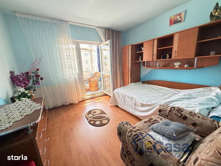 Apartament cu 4 camere decomandat în Central