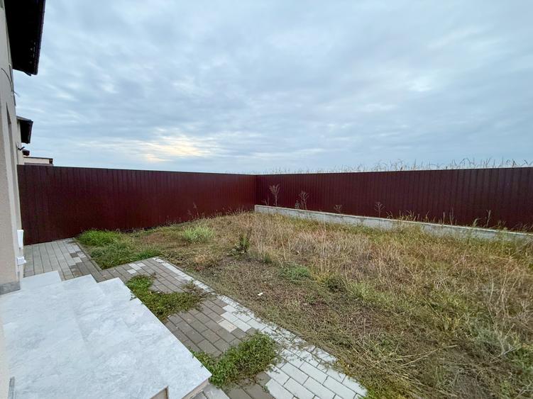 Duplex cu 4 camere cu Canalizare în Sânpetru