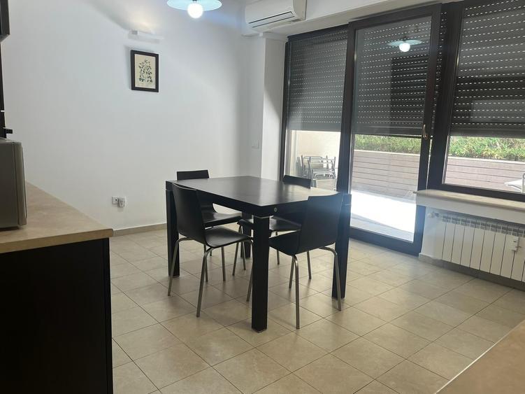 Apartament cu 4 camere semidecomandat, mobilat în Dorobanți