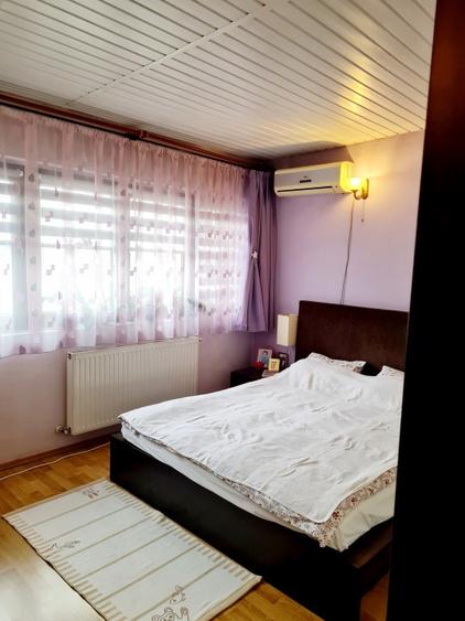 Casă individuală cu 5 camere cu Canalizare în Andronache