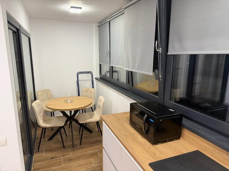 Apartament cu 2 camere semidecomandat, mobilat în Central
