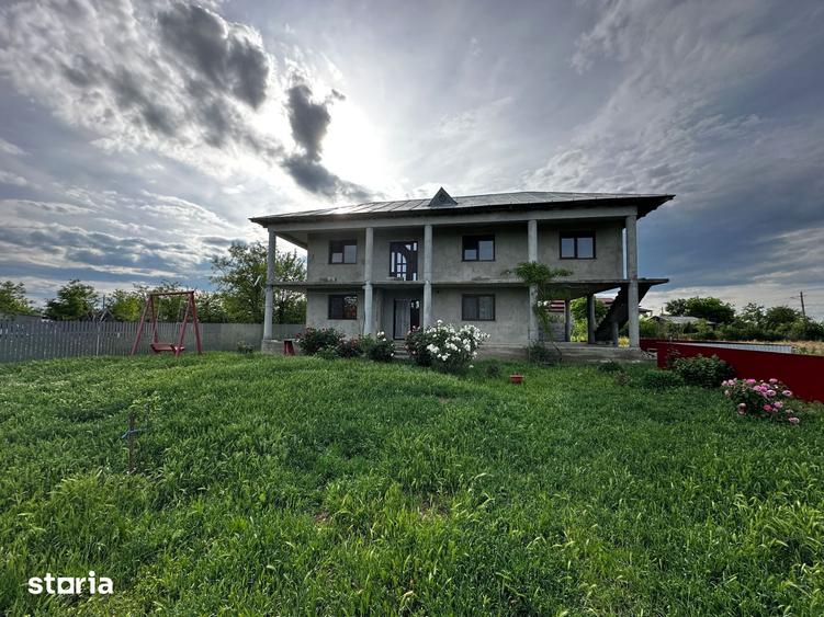 Casă cu 6 camere cu Teren 2000 Mp în Nănești