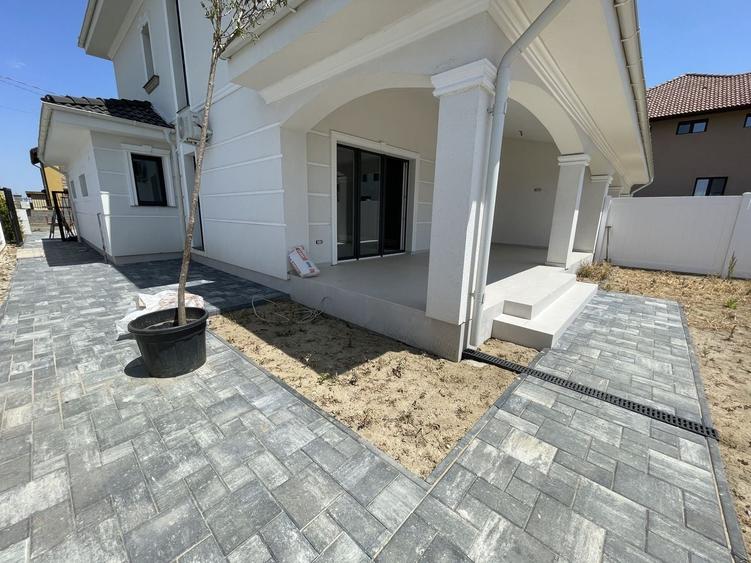 Duplex cu 5 camere cu Canalizare în Dumbrăvița