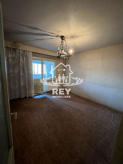 Apartament cu 4 camere decomandat în Central